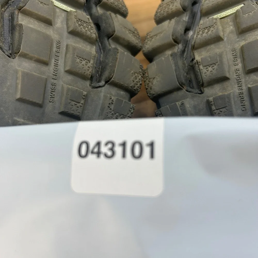On Cloudventure Waterproof Womens Trail Running Shoes Black Grey Size 7.5